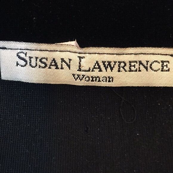 VINTAGE BLACK Velvet Robe  Large, Susan Lawrence, Pit to Pit 23”Preworn - Picture 3 of 14
